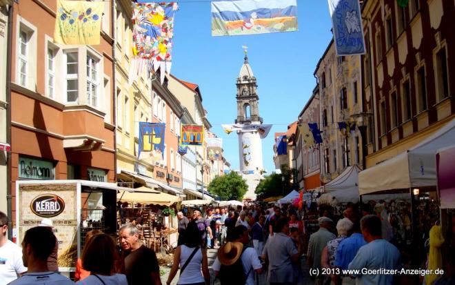 Bands, Vereine, anarchistisches Stelzentheater und noch viel mehr